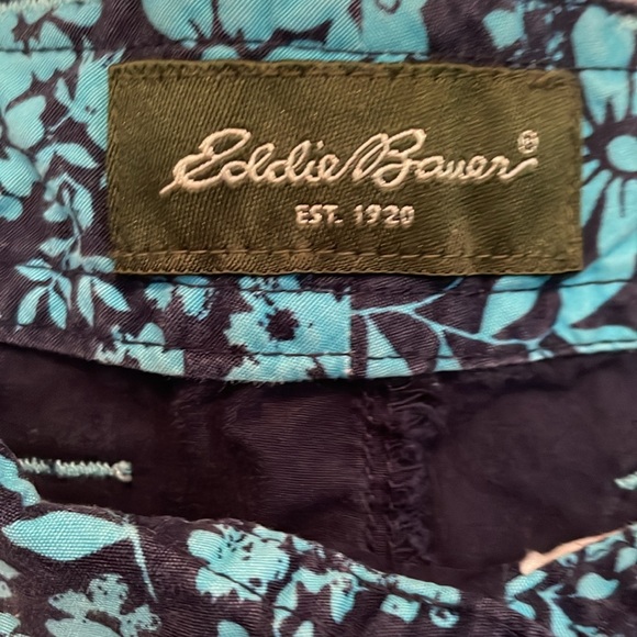 Women’s sz 12 Eddie Bauer cargo shorts Navy w/ aqua accents. Drawstring belt - Picture 4 of 10